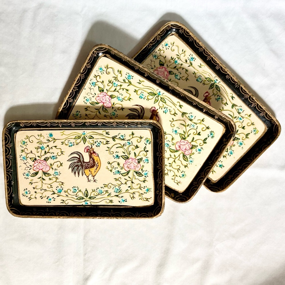 Vintage Paper Mâché Trays (Set of 3). Circa 1960s.